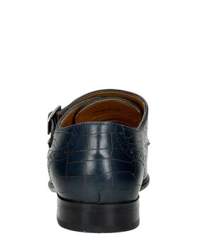 Herenschoenen gekleed