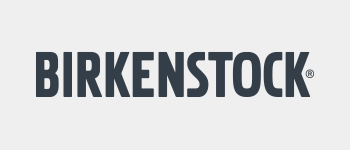 Birkenstock kenmerkt zich door een ergonomisch voetbed waardoor het draagcomfort erg hoog is en een rand die je tenen beschermd.